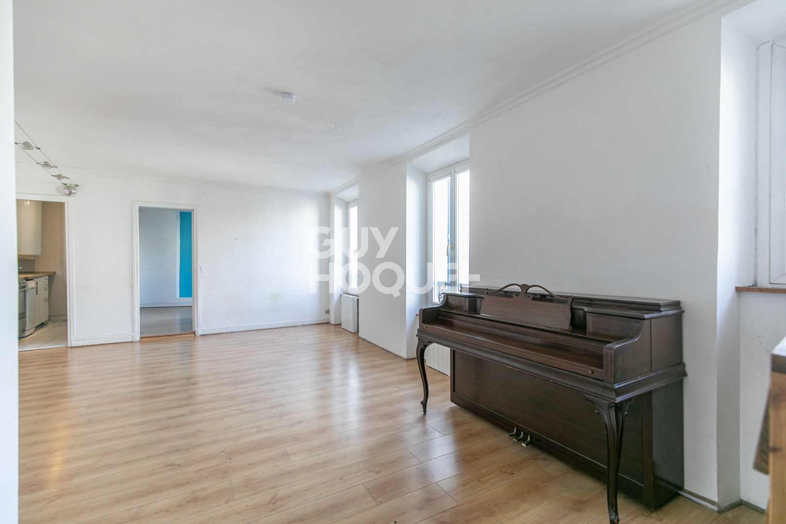 10 MIN A PIEDS DU RER A  - VILLAGE