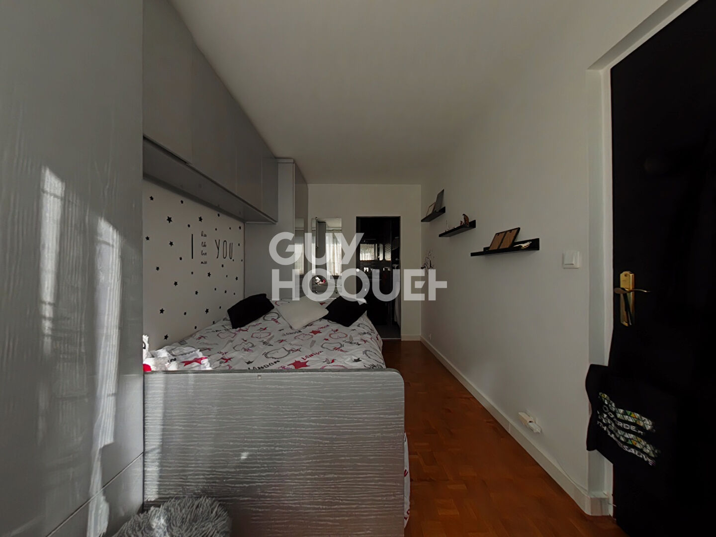 COUP DE COEUR À 10 MINUTES A PIED DU RER A ET E