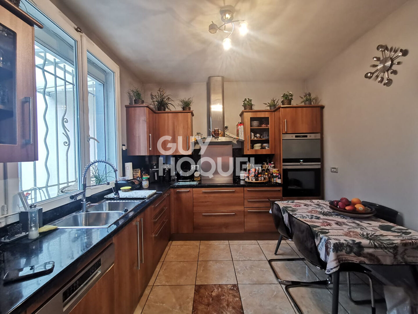 Maison familiale avec jardin et double garage - secteur calme et recherché