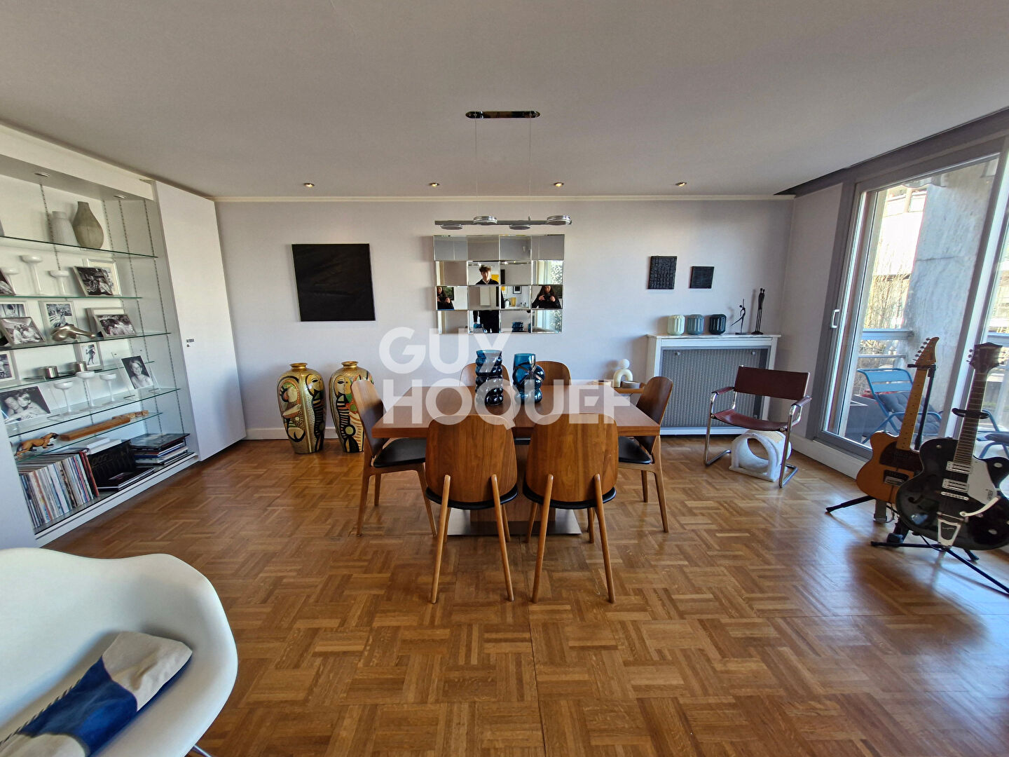 Appartement familial de 5 pièces de 121 m² avec Balcons - Parking + Cave