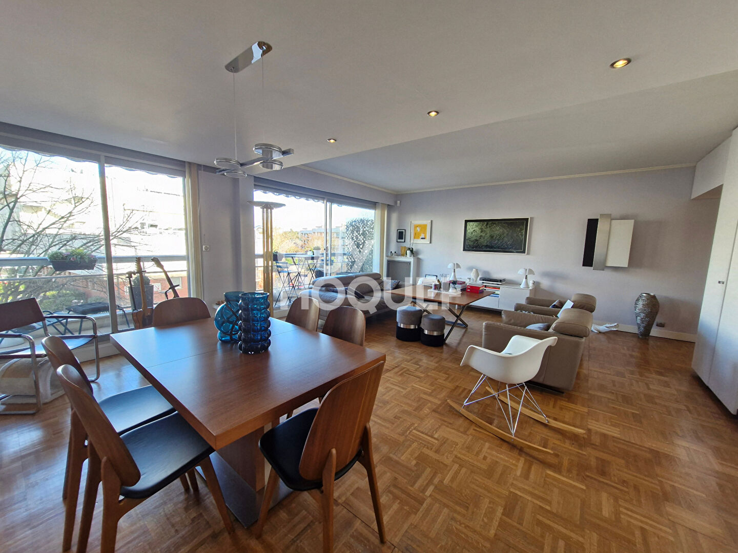 Appartement familial de 5 pièces de 121 m² avec Balcons - Parking + Cave