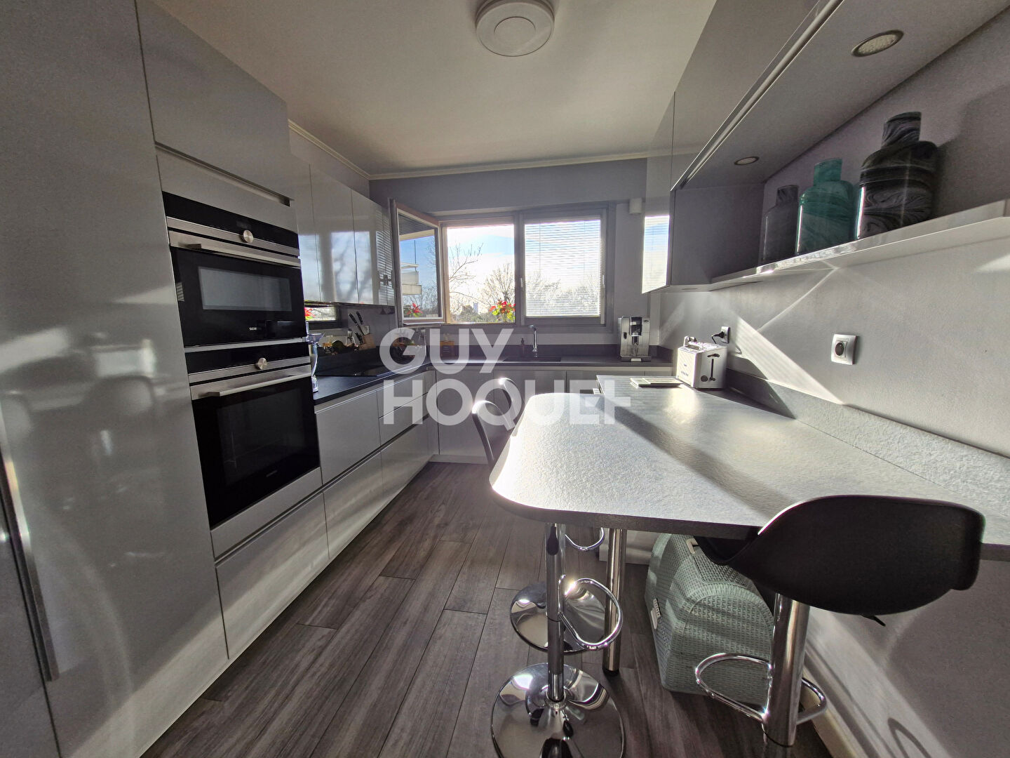 Appartement familial de 5 pièces de 121 m² avec Balcons - Parking + Cave