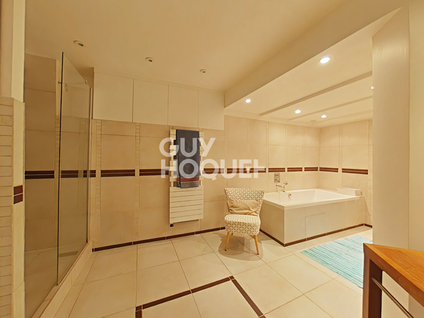 Loft d'exception de 150m² - Quartier calme, proche commerces et transports