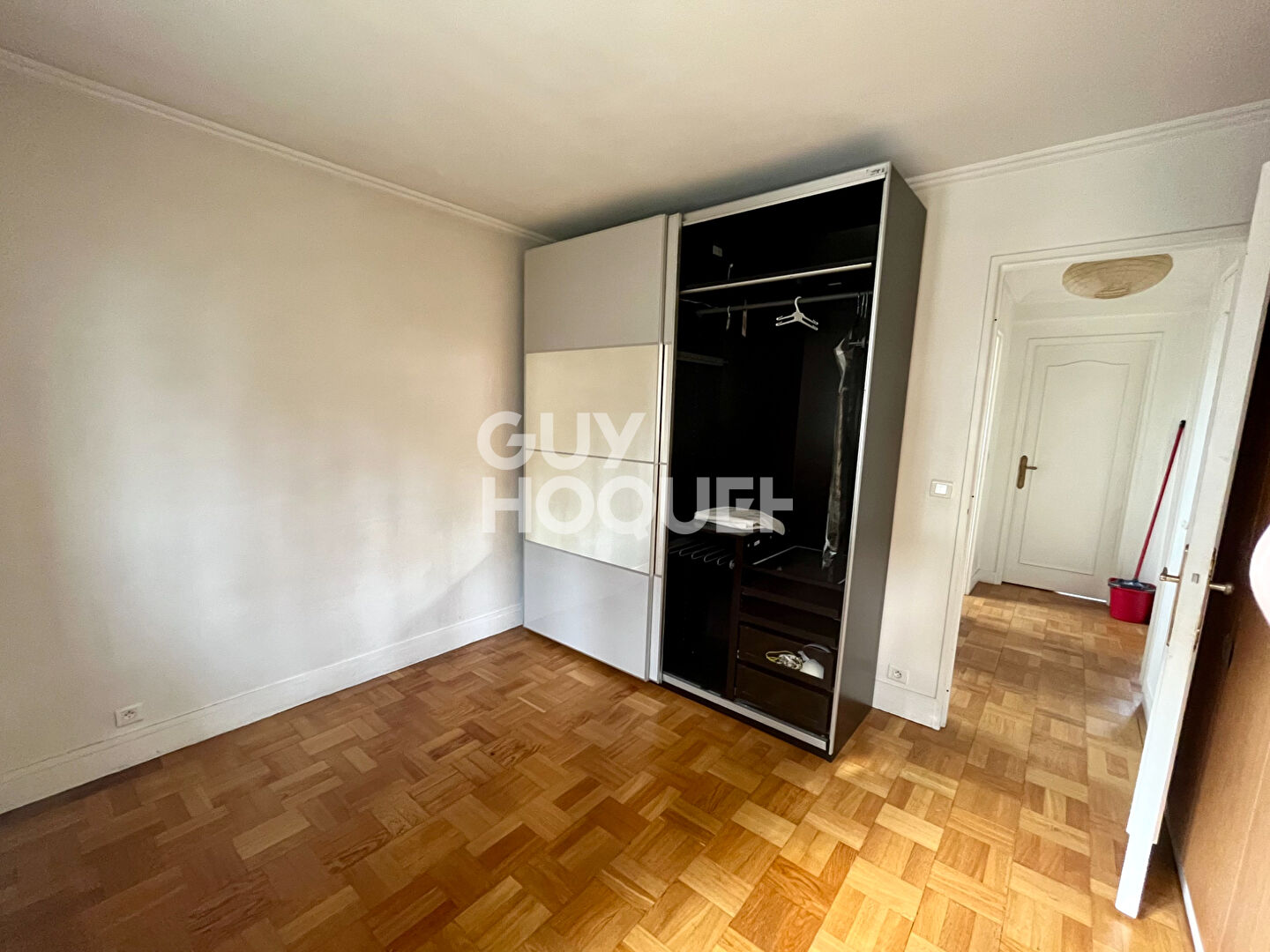 Appartement 3 pièces lumineux avec véranda, garage ? Proche RER E et centre-ville