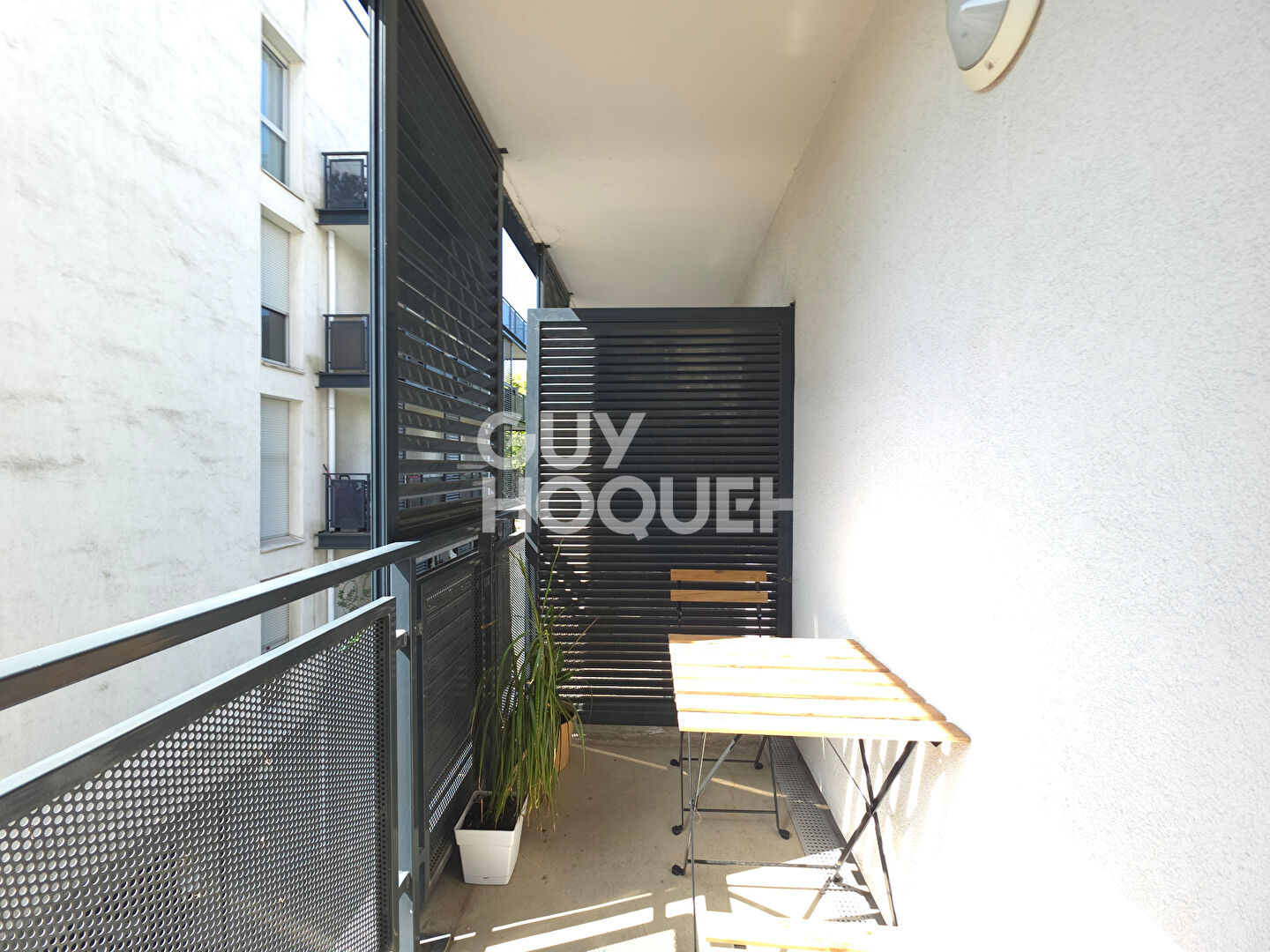 LOCATION MEUBLEE - DPE C - STATIONNEMENT ET CAVE