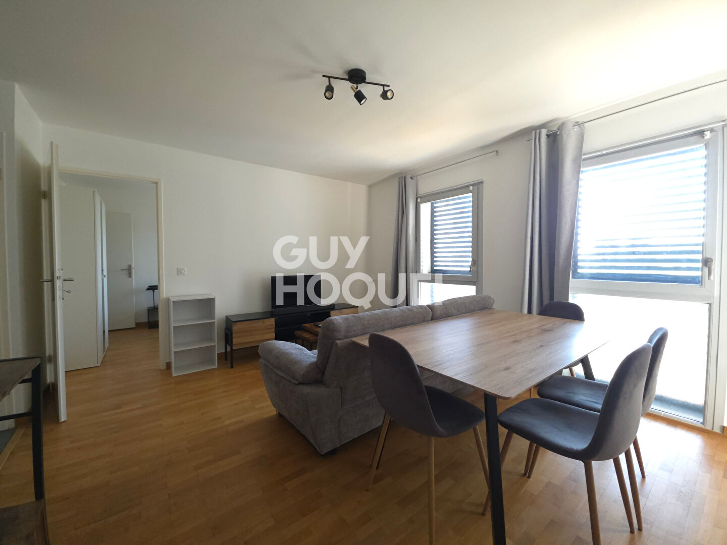 LOCATION MEUBLEE - DPE C - STATIONNEMENT ET CAVE