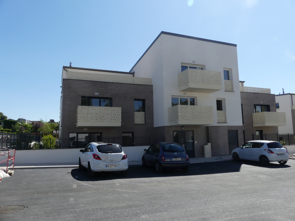À louer, appartement de 42,5 m² habitables, 2 pièces à BRUYERES LE CHATEL (91680).