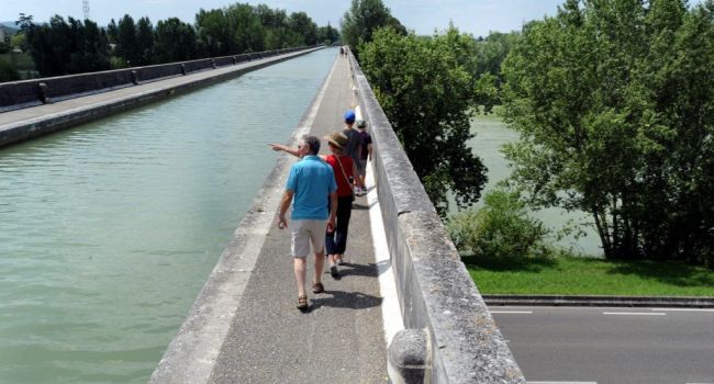LE PONT-CANAL D'AGEN OU L'AQUEDUC INSOLITE