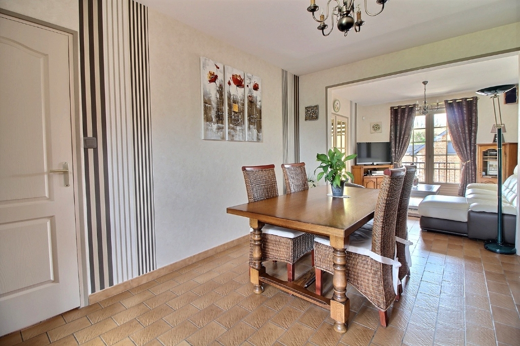 À vendre maison secteur calme.