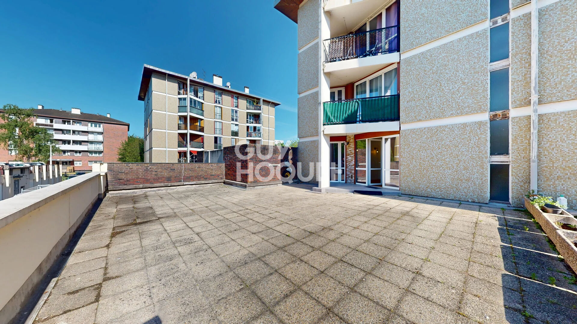LOCATION : Appartement 3 pièces avec terrasse et BOX  à Franconville - Centre-Ville