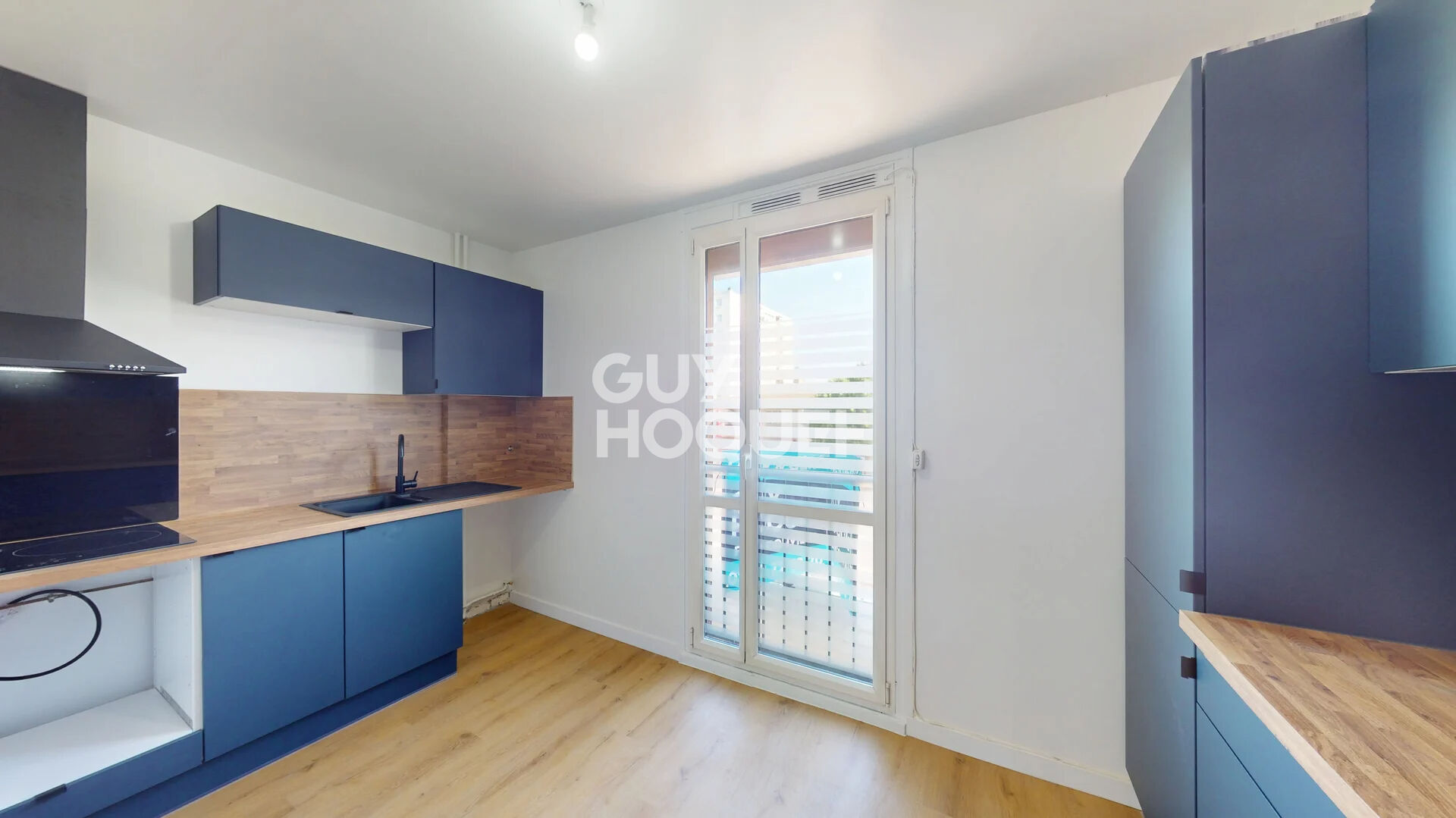 LOCATION : Appartement 3 pièces avec terrasse et BOX  à Franconville - Centre-Ville