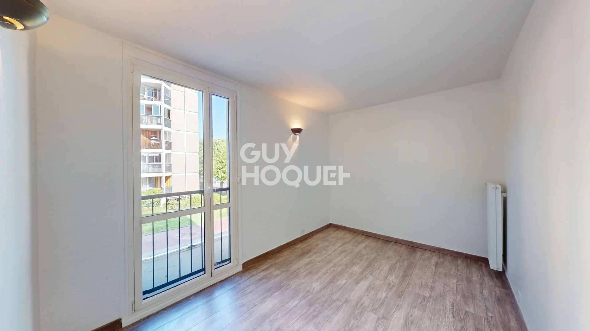 LOCATION : Appartement 3 pièces avec terrasse et BOX  à Franconville - Centre-Ville