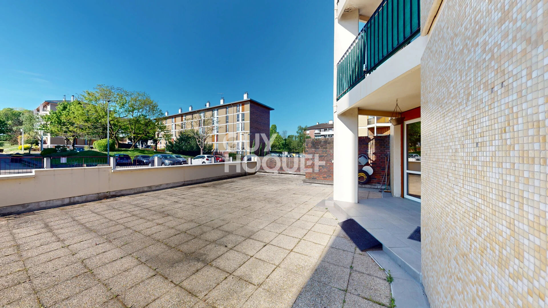 LOCATION : Appartement 3 pièces avec terrasse et BOX  à Franconville - Centre-Ville