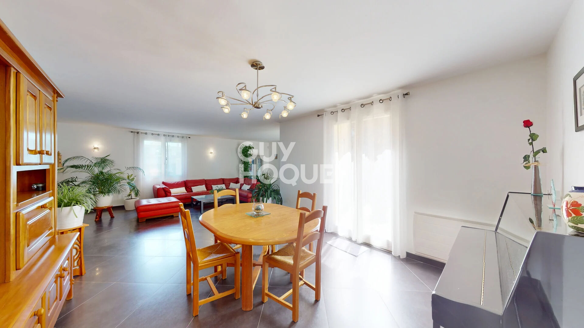 Maison Spacieuse et Lumineuse de 178 m² avec 4 Chambres et Grand Jardin