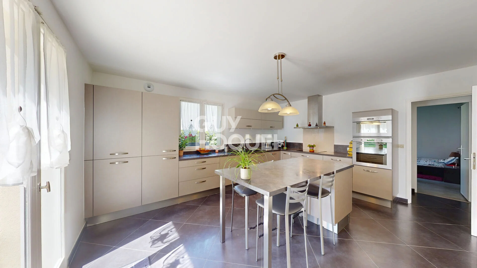 Maison Spacieuse et Lumineuse de 178 m² avec 4 Chambres et Grand Jardin