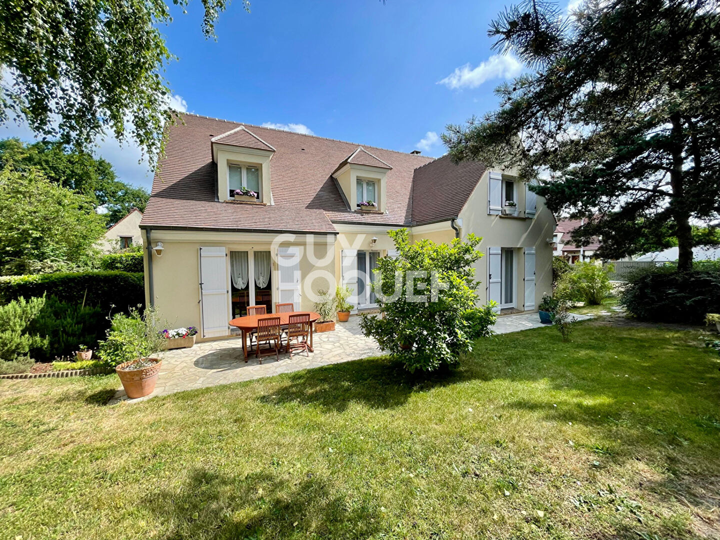 Maison Spacieuse et Lumineuse de 178 m² avec 4 Chambres et Grand Jardin