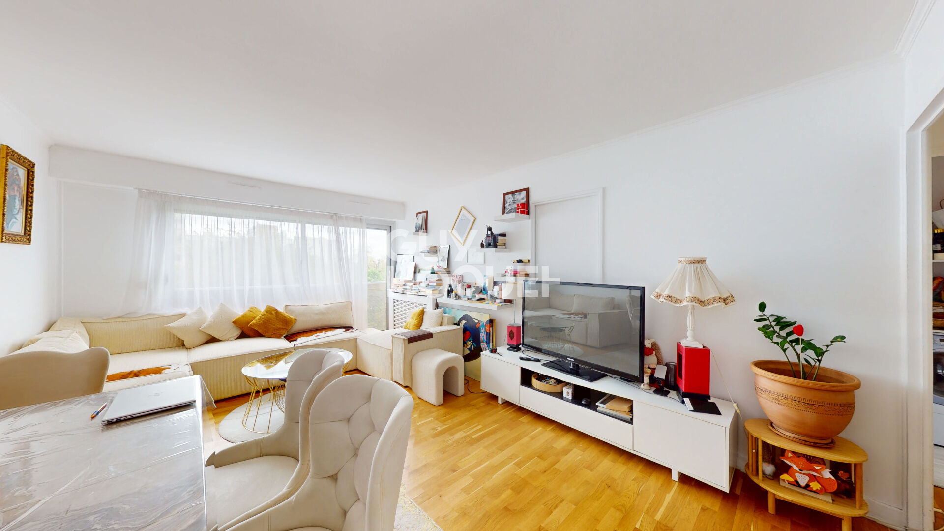 DERNIER ÉTAGE - APPARTEMENT 4 PIÈCES AU CALME