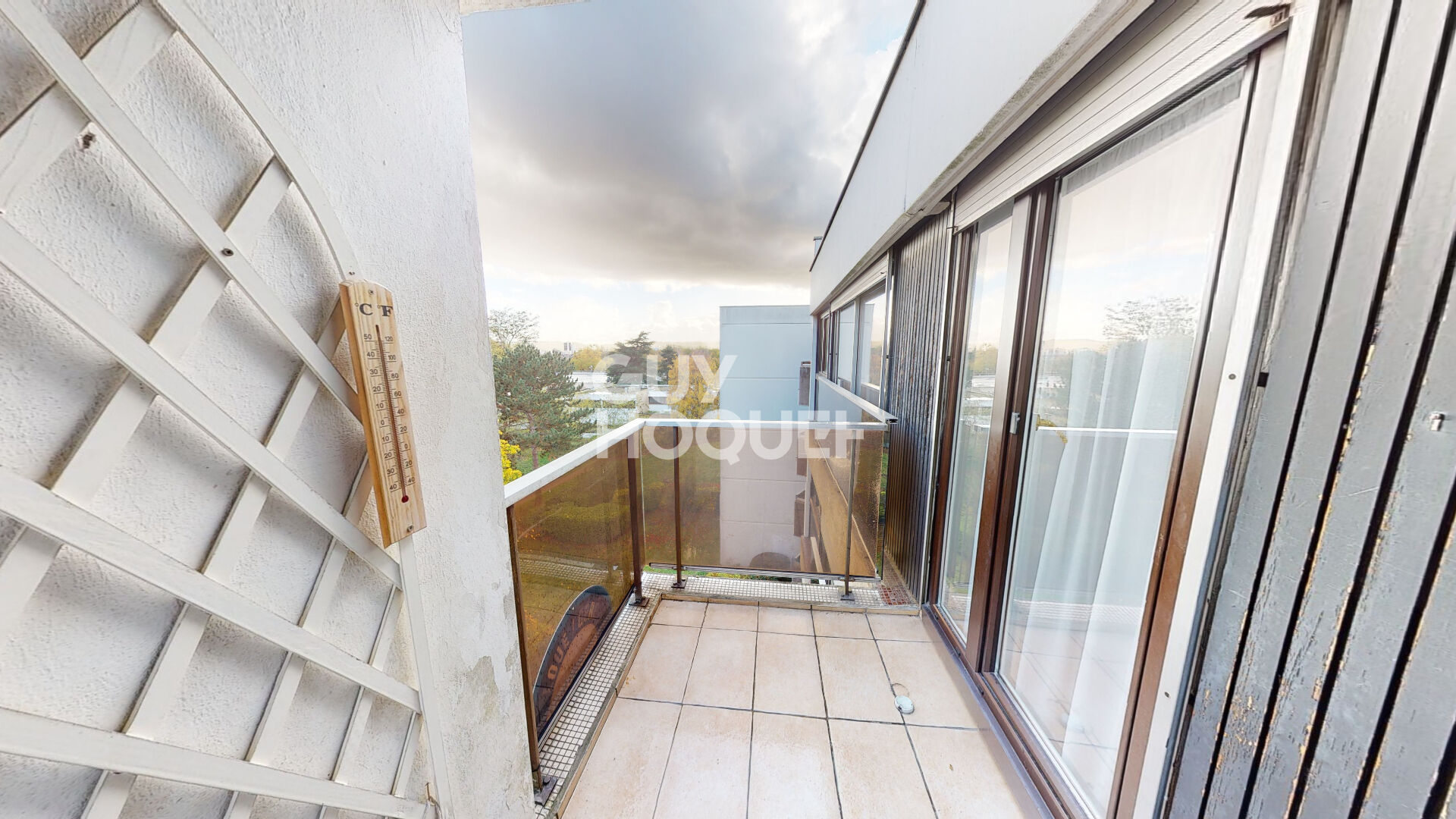 DERNIER ÉTAGE - APPARTEMENT 4 PIÈCES AU CALME