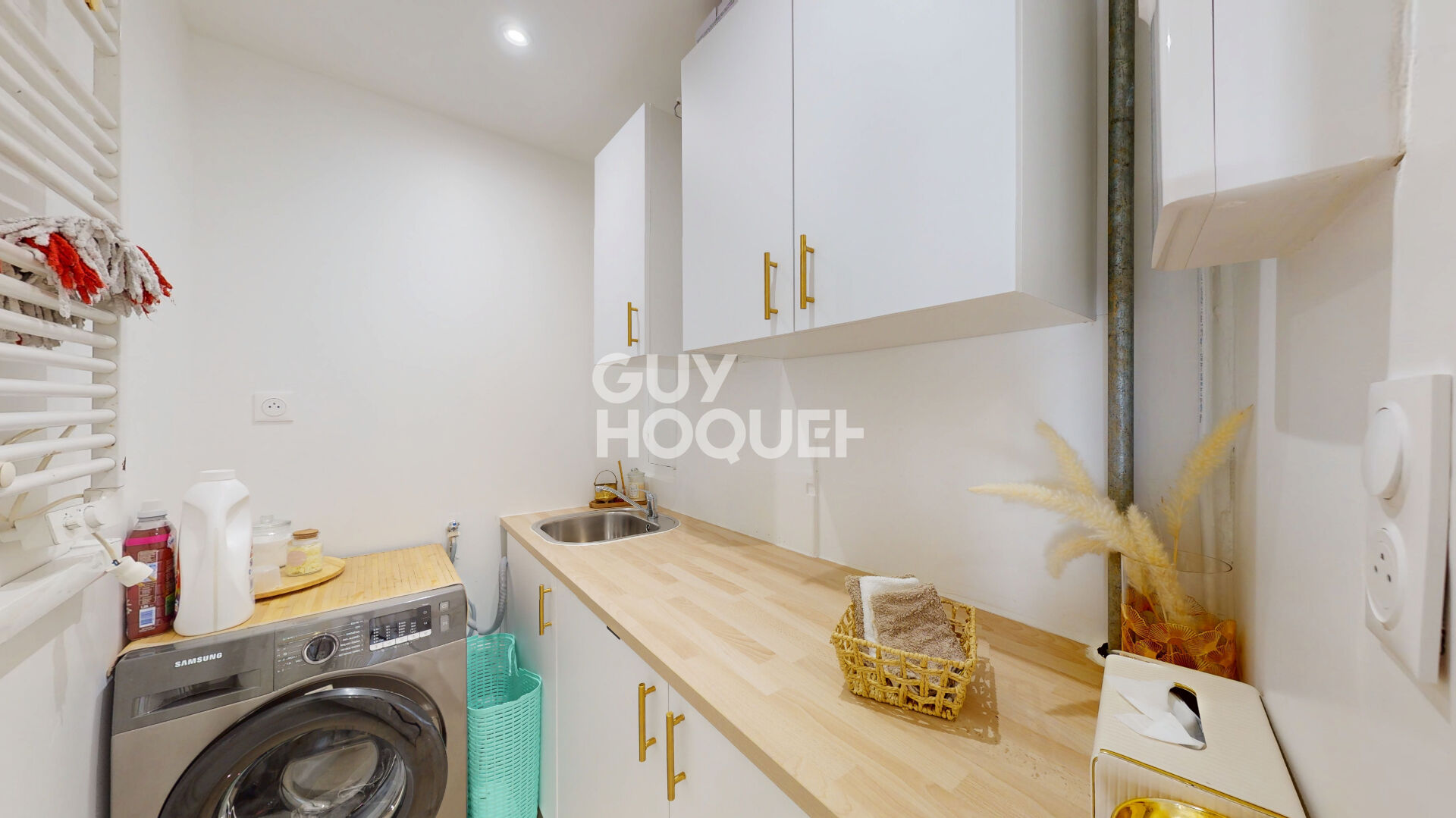 EN EXCLUSIVITE - MAISON 5 PIECES - ENTIEREMENT RENOVEE AVEC JARDIN ET BOX
