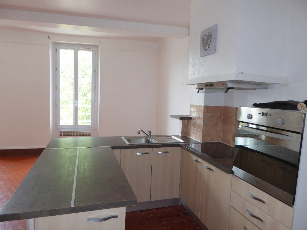 Appartement de 2 pièces  52 m² à louer au MUY (83490).