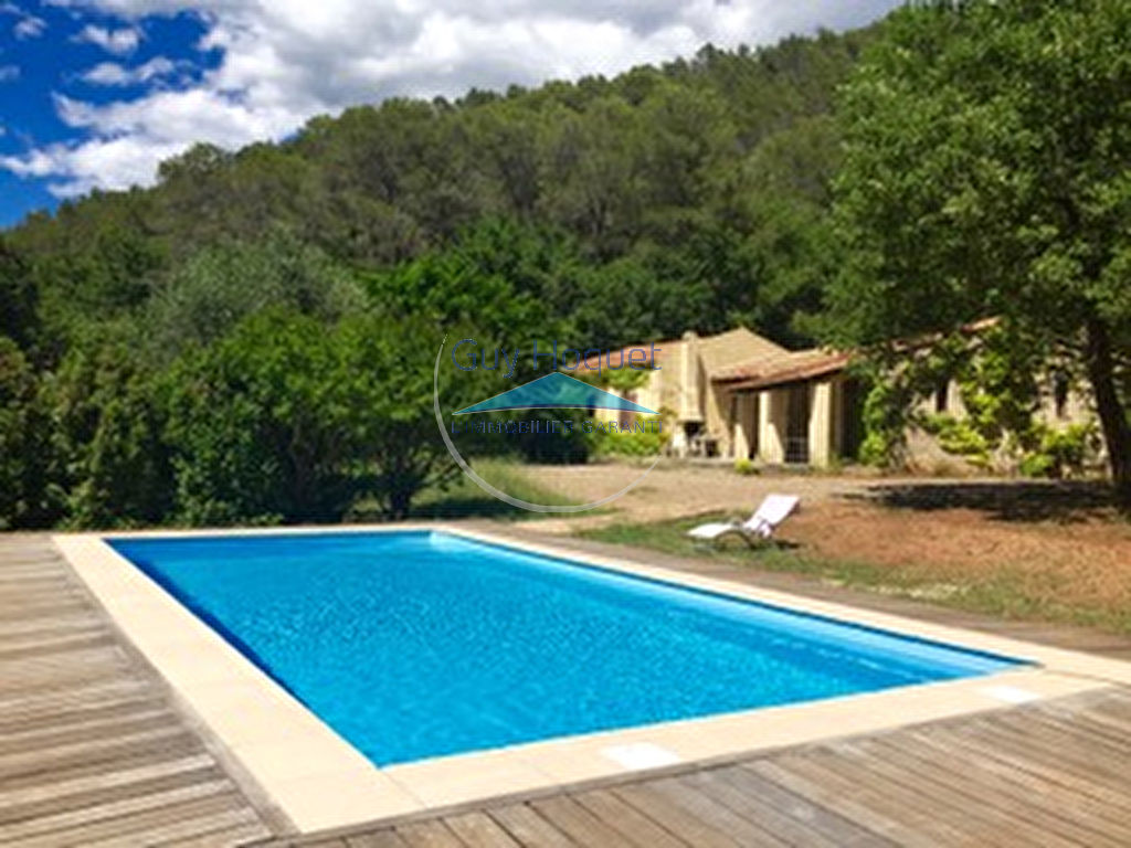 Villa 5 pièces d'une surface habitable de 152 m² sur 2434m2 de terrain avec piscine à LA MOTTE (83920).