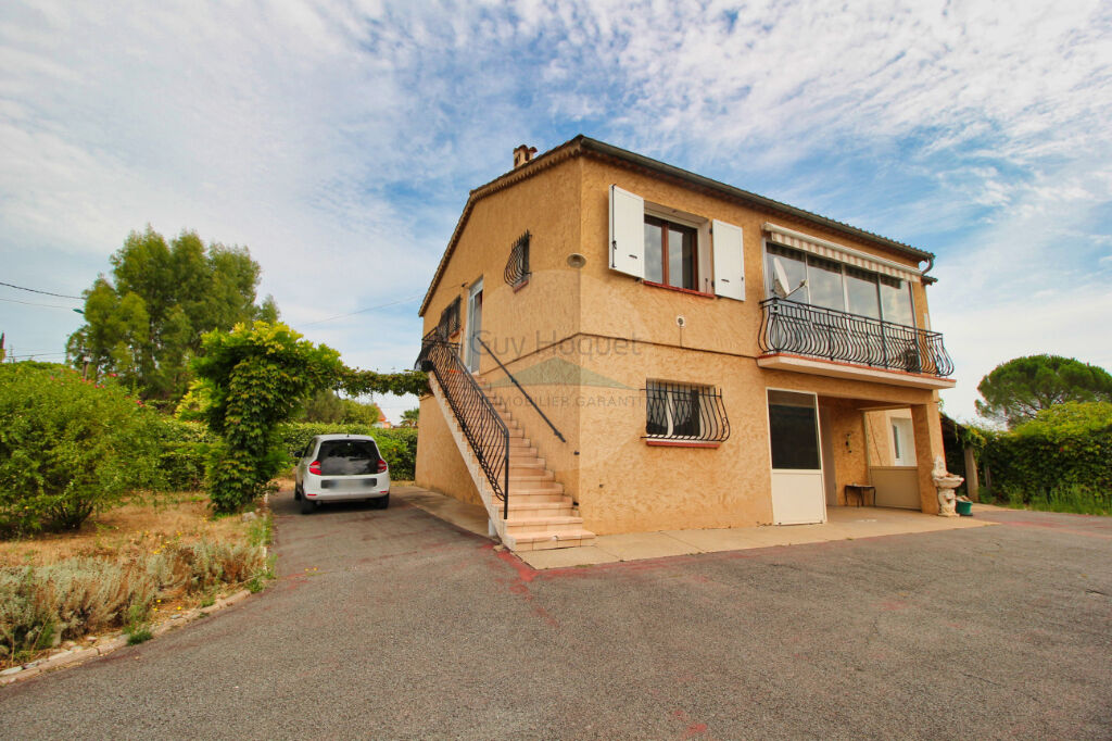 LE MUY : villa t4 sur 2 niveaux sur terrain environ 707m2