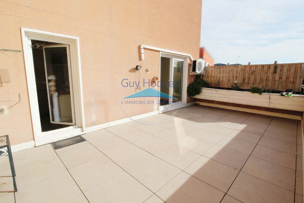 Appartement T5 (95 m²) avec terrasse de 26m2 et place de parking, en vente au MUY