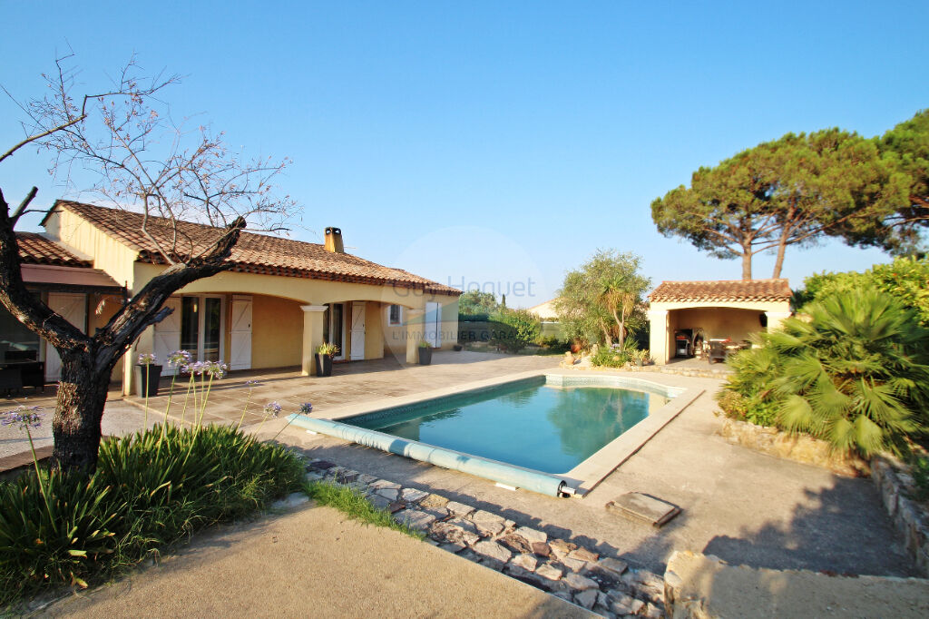 Lumineuse Villa de plain pied, avec piscine au MUY