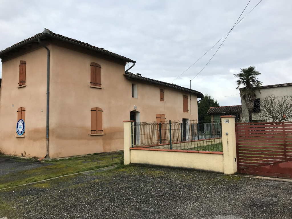 Maison de Village à rénover avec une parcelle de terrain en Zone UH