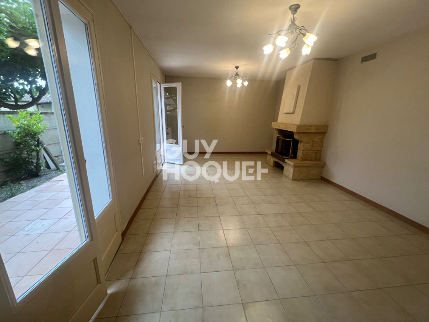 À LOUER CASTELNAU-D'ESTRETEFONDS : Maison avec cour et garage