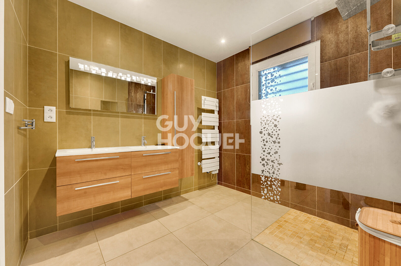 MAGNIFIQUE MAISON FAMILIALE, 5 PIECES, PISCINE à VILLAUDRIC (31620)