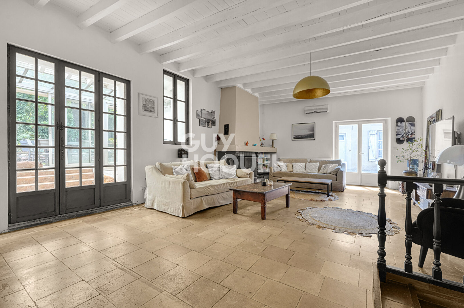 MAGNIFIQUE Maison de Village , 7 pièces , 255 m² , PISCINE et GARAGE.