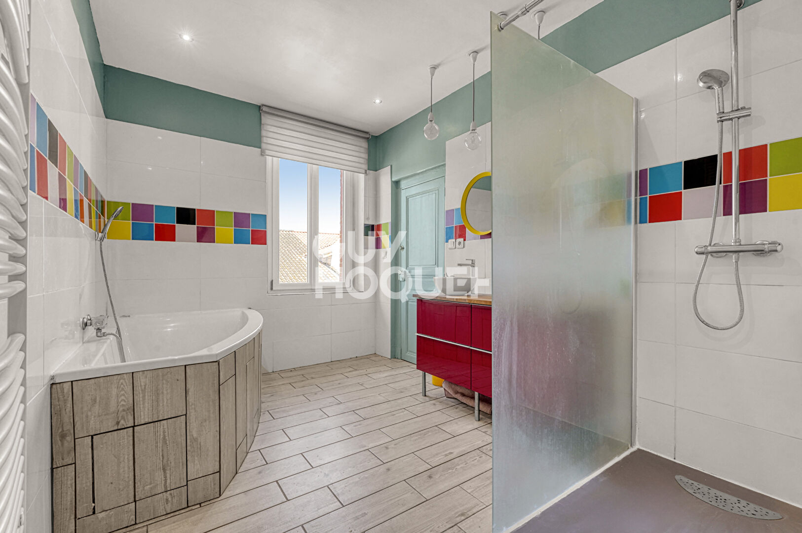 MAGNIFIQUE Maison de Village , 7 pièces , 255 m² , PISCINE et GARAGE.