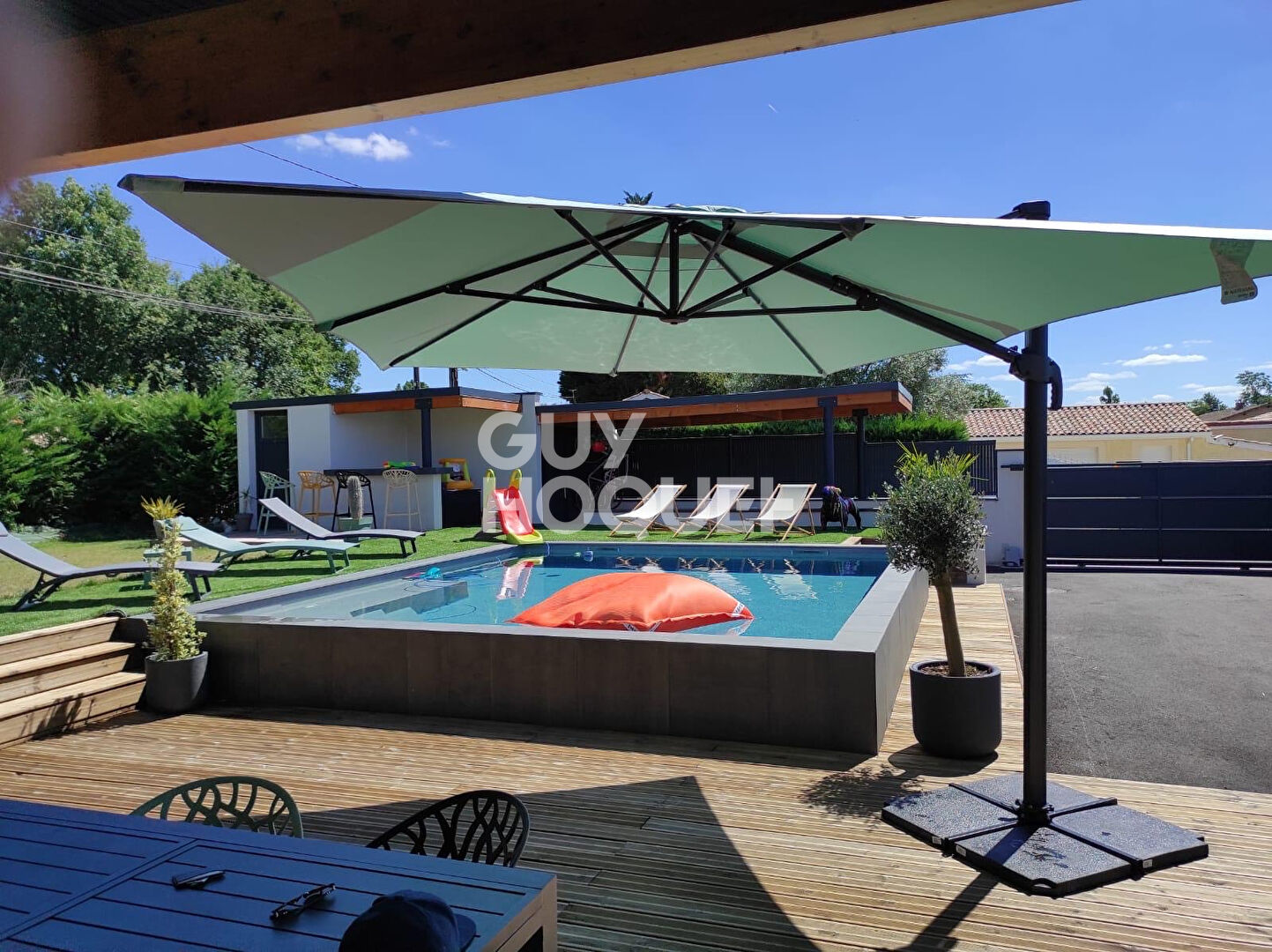 ** À LOUER à FRONTON - SUPERBE VILLA 5 PIÈCES AVEC PISCINE **