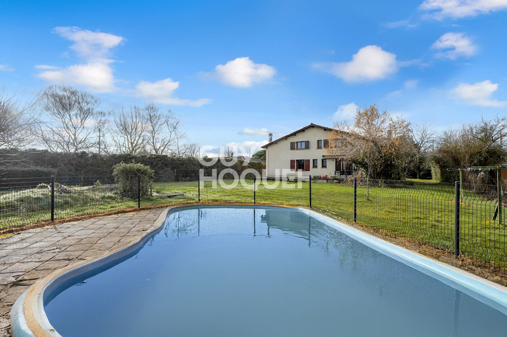 Maison piscine et garages