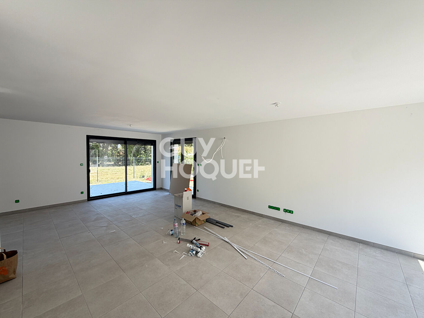 À LOUER - MAISON NEUVE CLIMATISÉE, AVEC GARAGE
