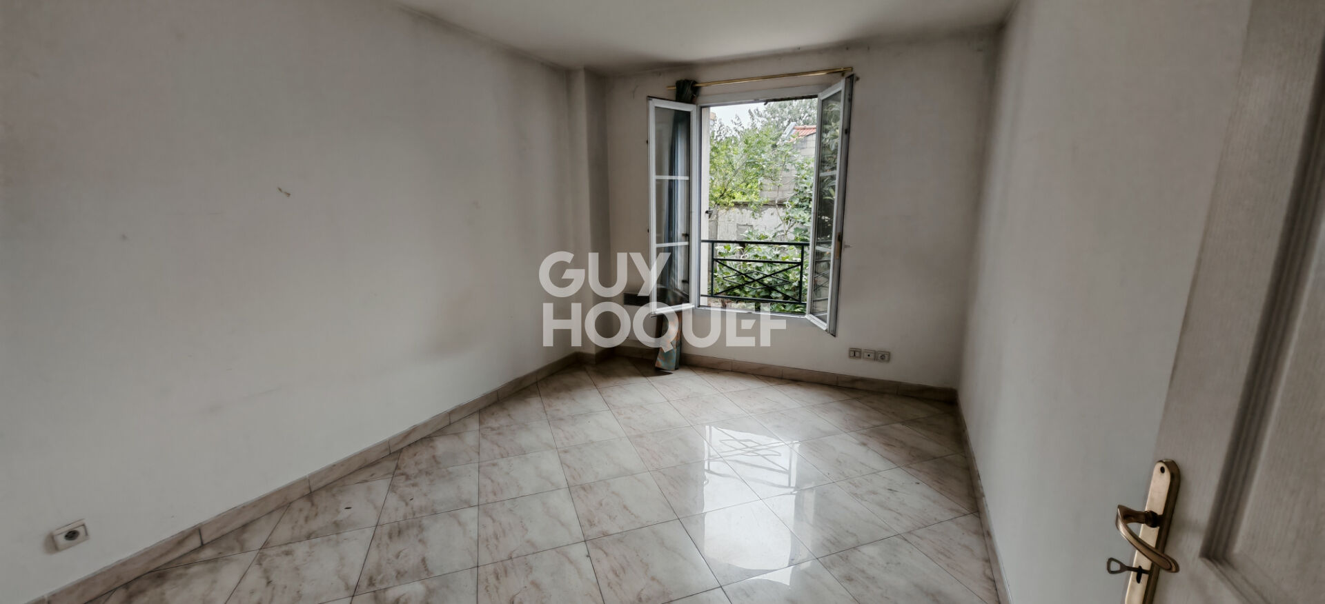 Maison récente au pied du Métro L14