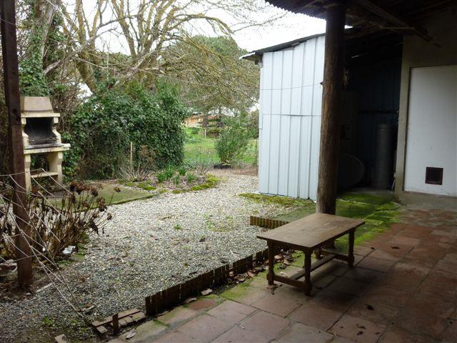 PROCHE VILLAGE  5 KM DE MONTAIGUT