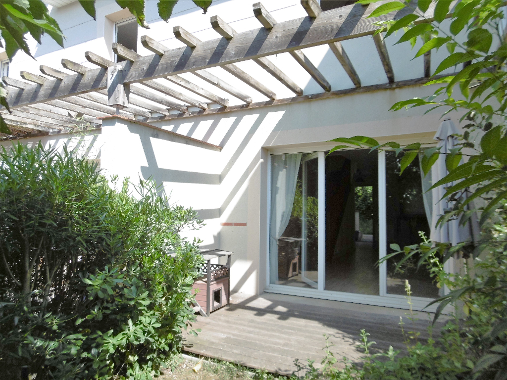 Duplex - parking et jardinet