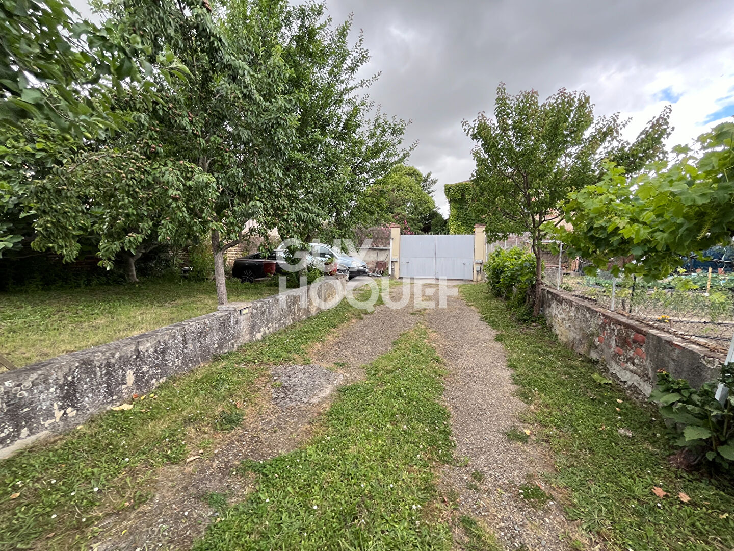 Grisolles -plein centre - au calme