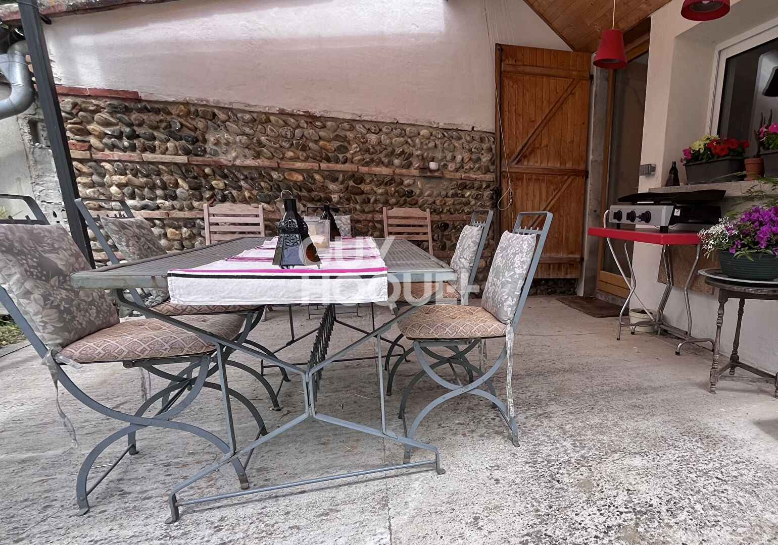 Grisolles -plein centre - au calme