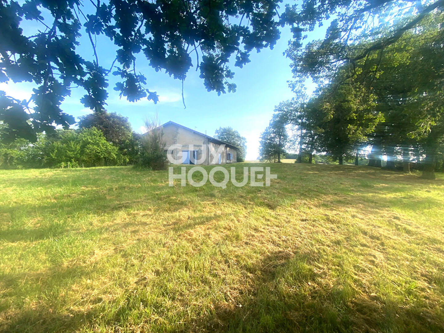 Corps de ferme à la campagne