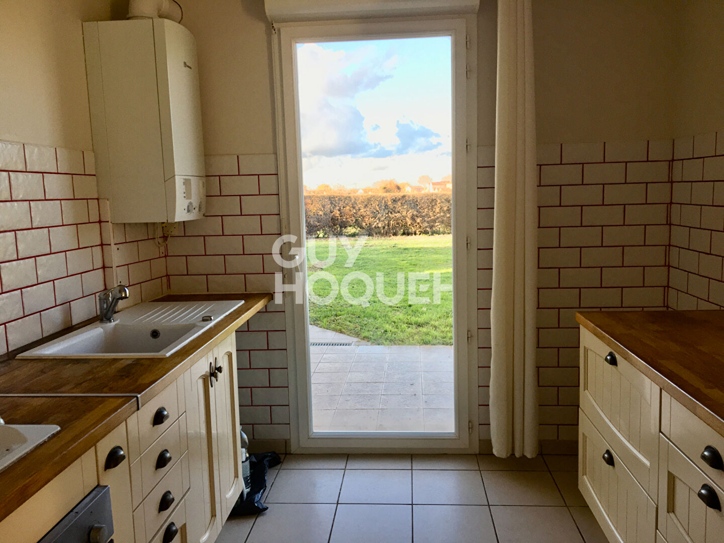 Maison moderne à louer à Grenade - 4 pièces, 3 chambres, garage fermé