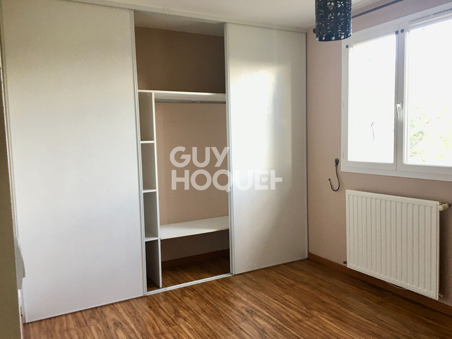 Maison moderne à louer à Grenade - 4 pièces, 3 chambres, garage fermé