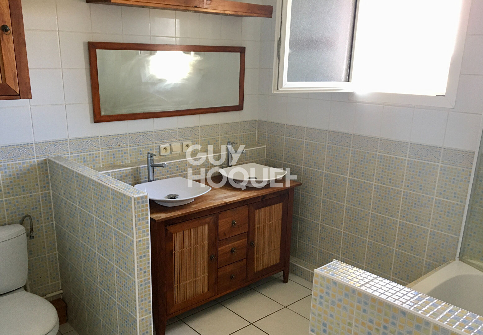 Maison moderne à louer à Grenade - 4 pièces, 3 chambres, garage fermé