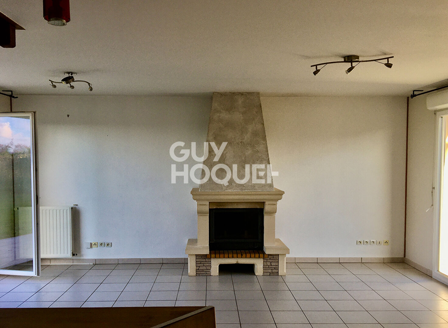 Maison moderne à louer à Grenade - 4 pièces, 3 chambres, garage fermé