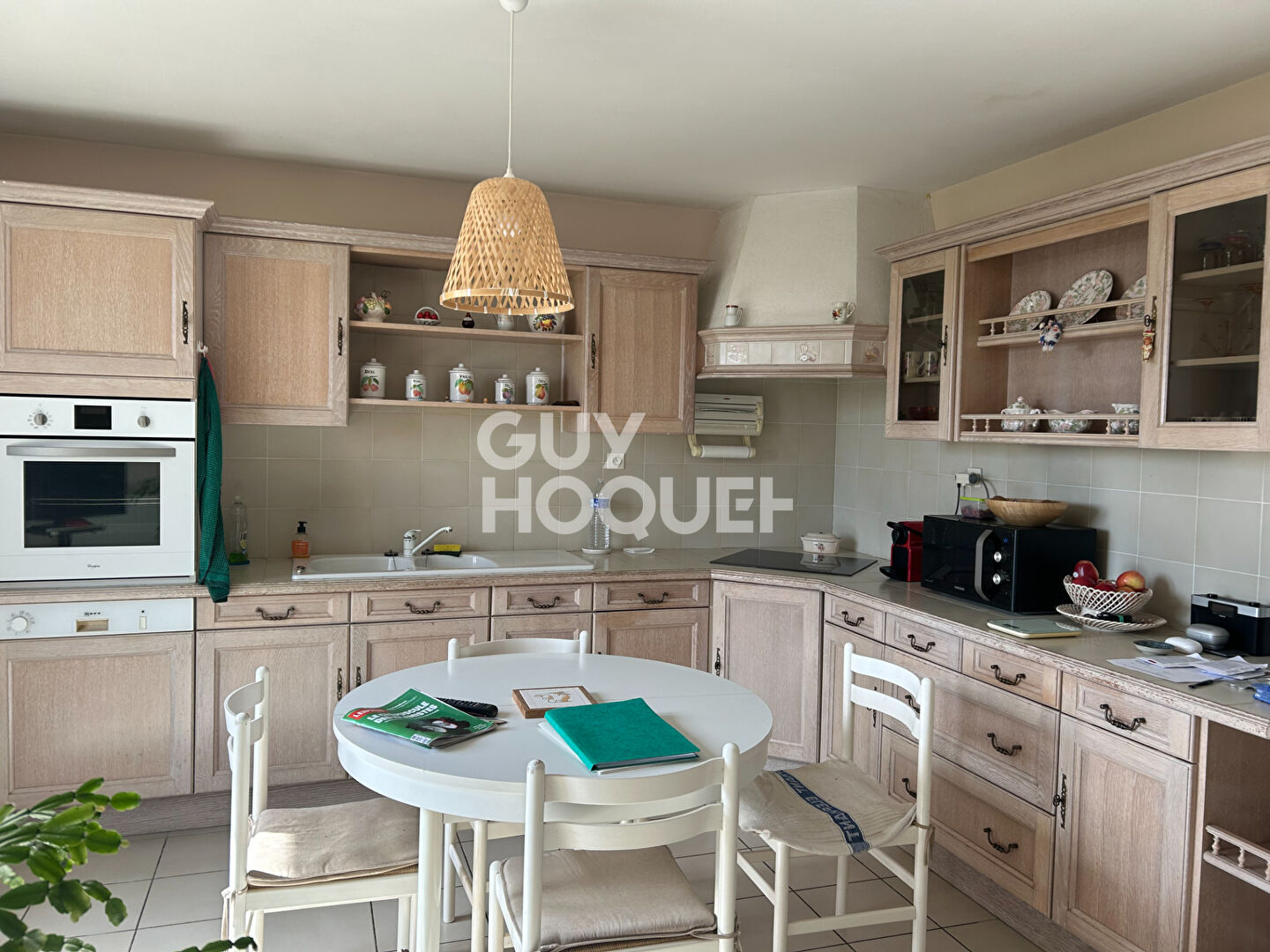 À Savenès ? Une propriété familiale avec dépendances, piscine et grand terrain arboré.