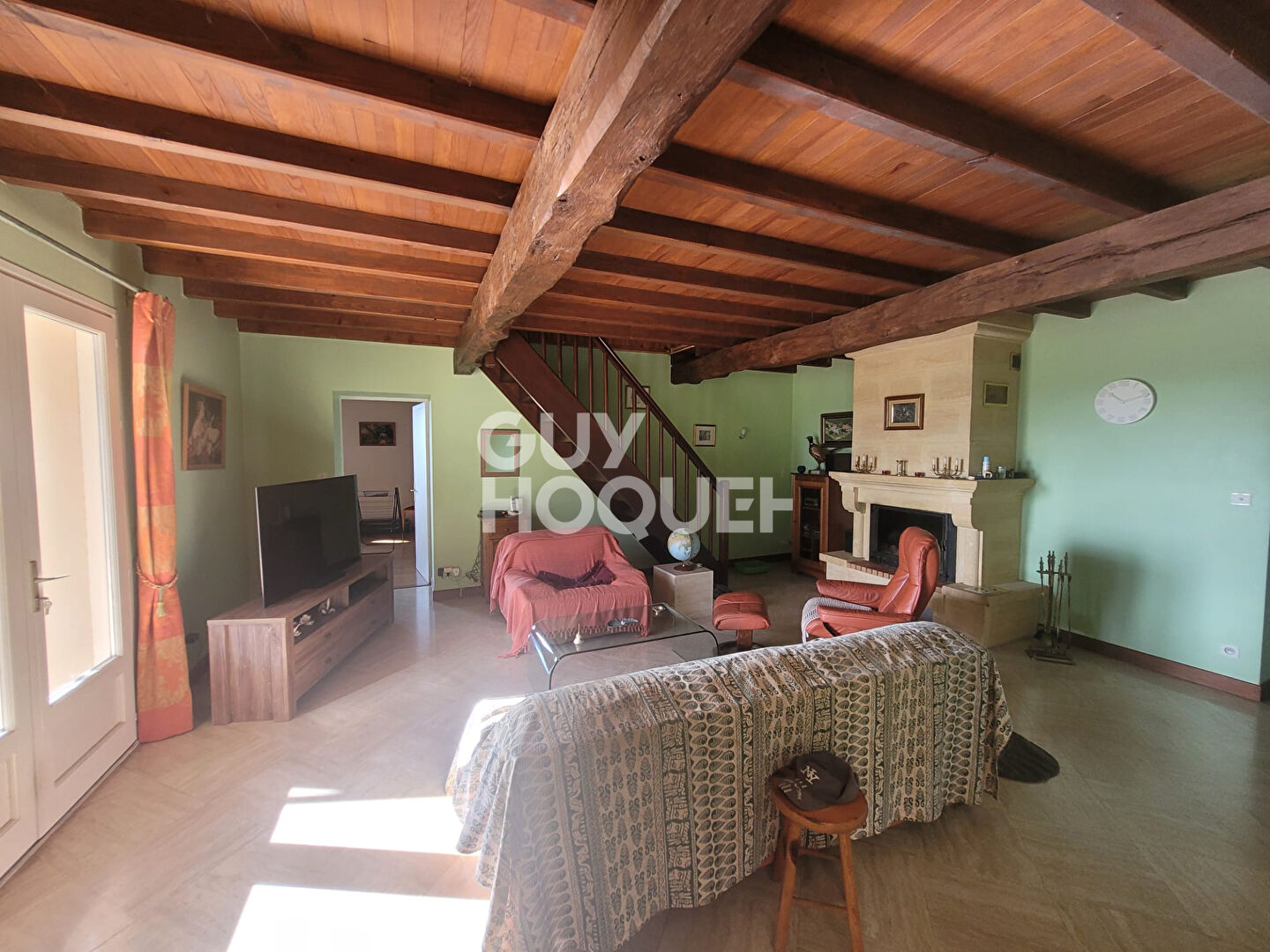 À Savenès ? Une propriété familiale avec dépendances, piscine et grand terrain arboré.