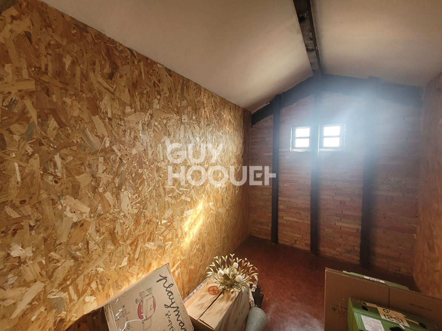 À Savenès ? Une propriété familiale avec dépendances, piscine et grand terrain arboré.