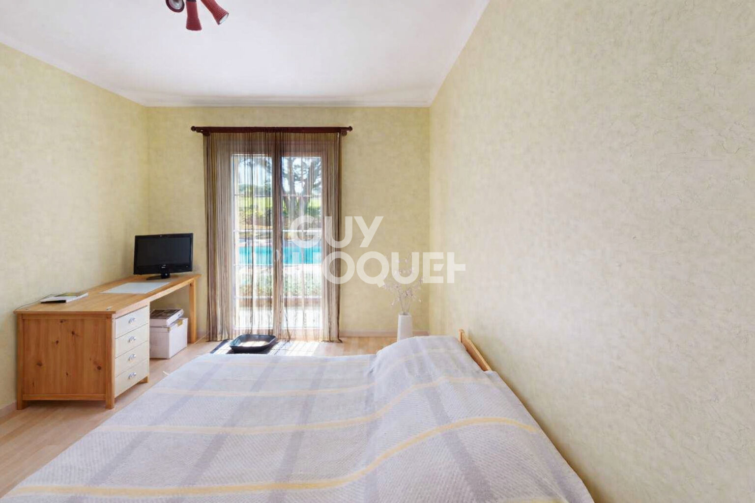 Maison familiale à Merville - Vue dégagée, piscine et 2 000 m² de terrain